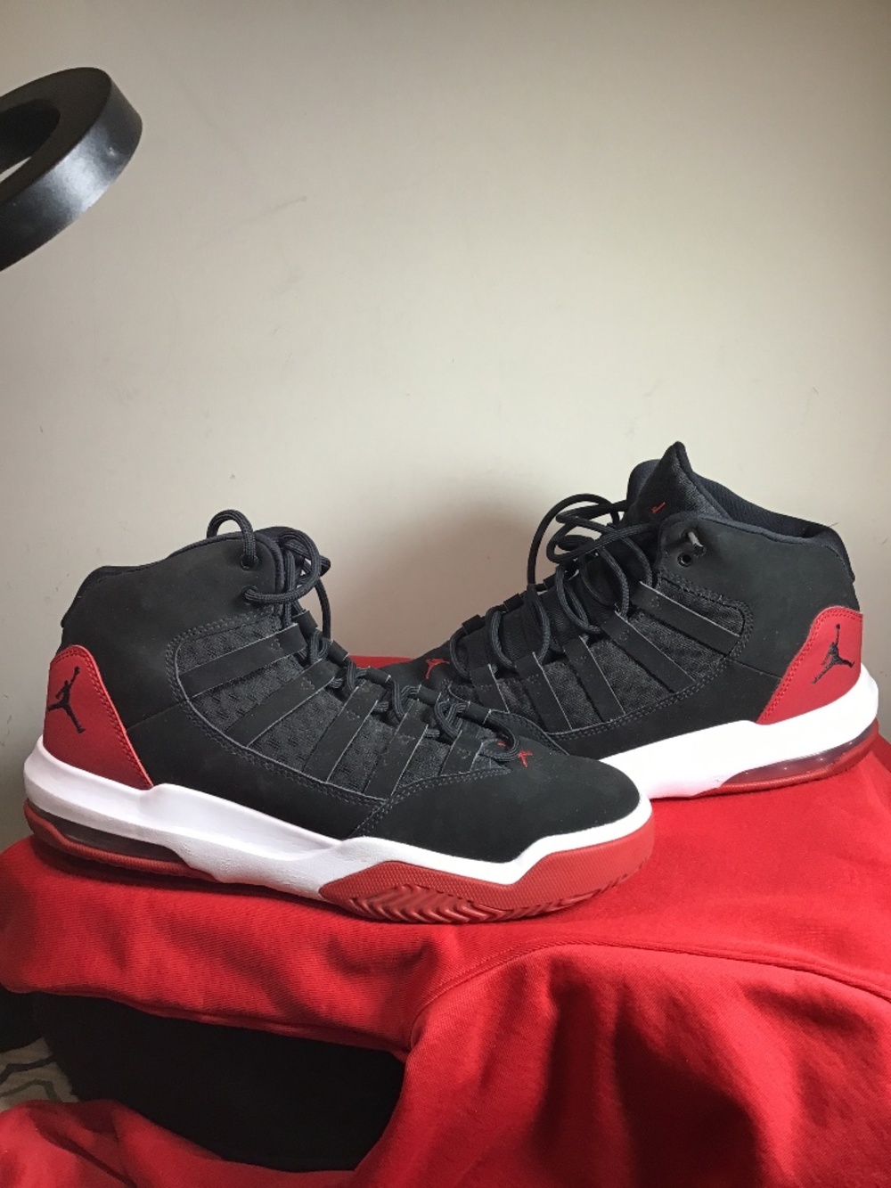 🔥❤️Jordan’s Max Aura GS, White, Black Infrareds, size 6.5 Y, great condition 😎